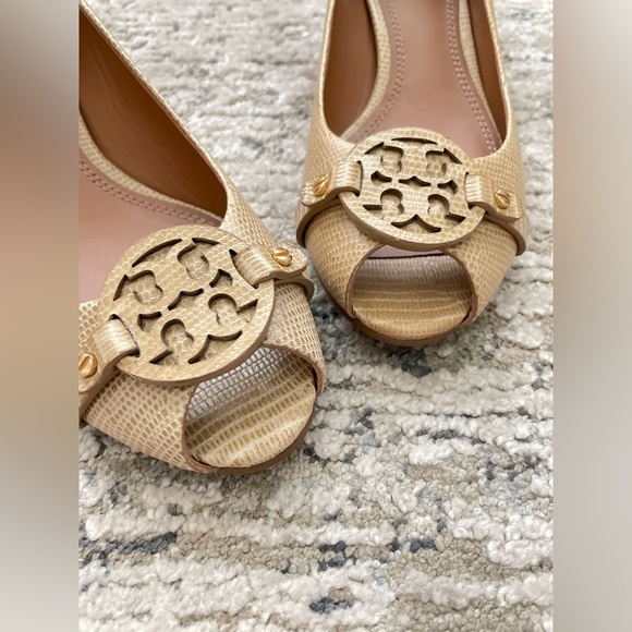 Tory Burch Sally Snake Print Wedge Heels Size 8 Womens Beige Worn Once - Picture 4 of 10